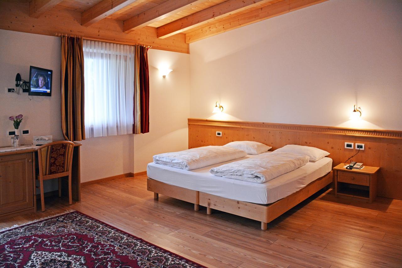 Hotel Resa Blancia San Vigilio Di Marebbe Exterior photo